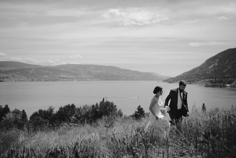wedding portrait overlooking okanagan lake